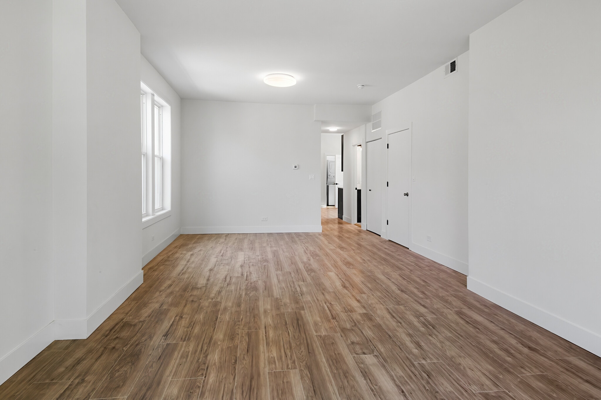 Building Photo - 1921 W Summerdale Ave