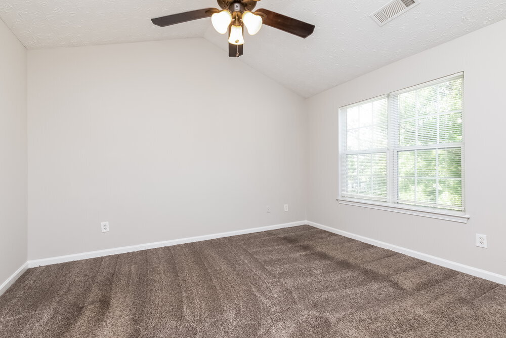 Building Photo - 154 Springbottom Dr SE