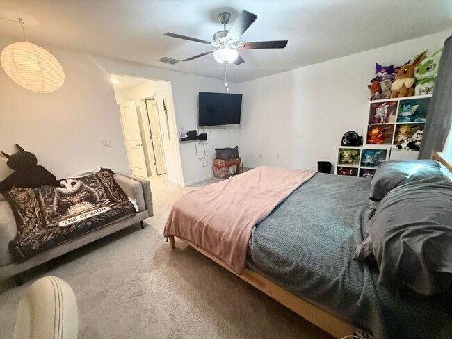 Building Photo - Bryant Square 2/2.5 1 car garage