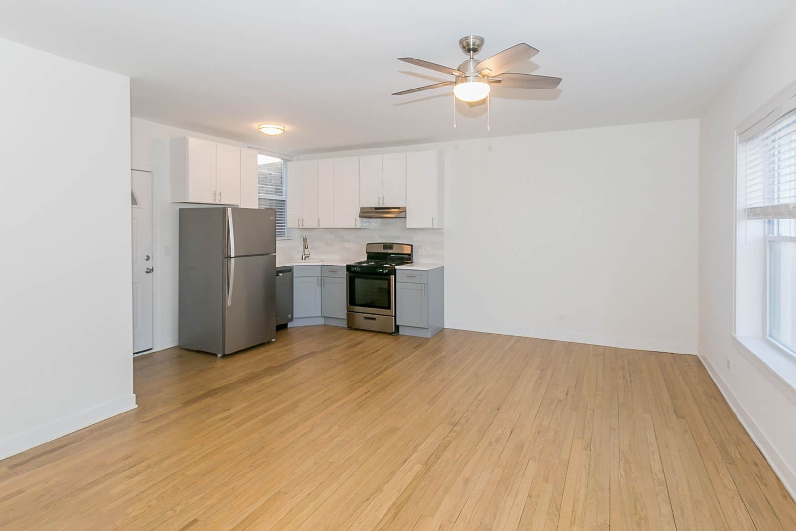 Building Photo - 5200 N Damen Ave