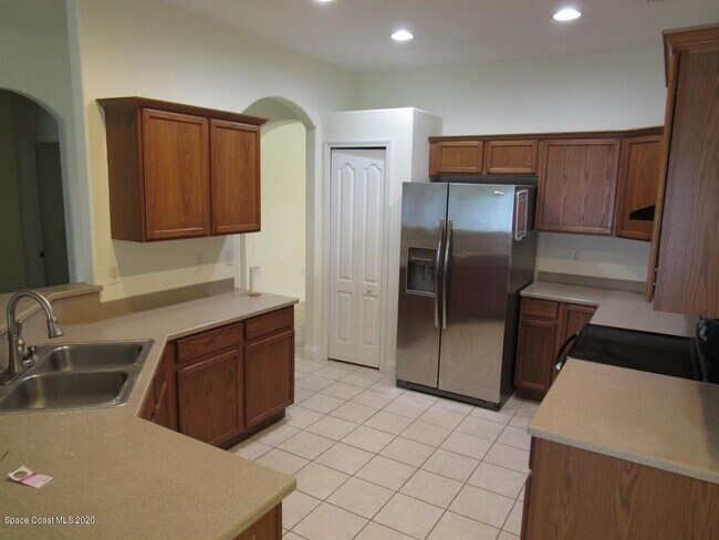Building Photo - 1741 Bridgeport Cir