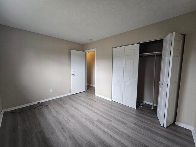 Building Photo - 3 Bedroom Split Entry - Gateway School District