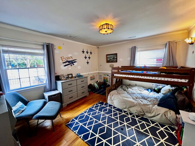 Building Photo - Love Where You Live in Lake Shores!