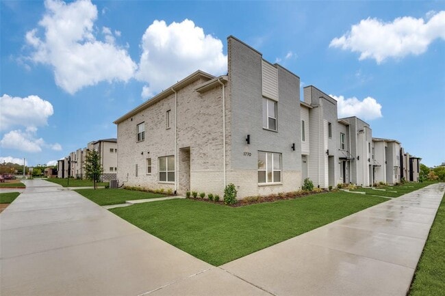Building Photo - 1770 Thornton Dr