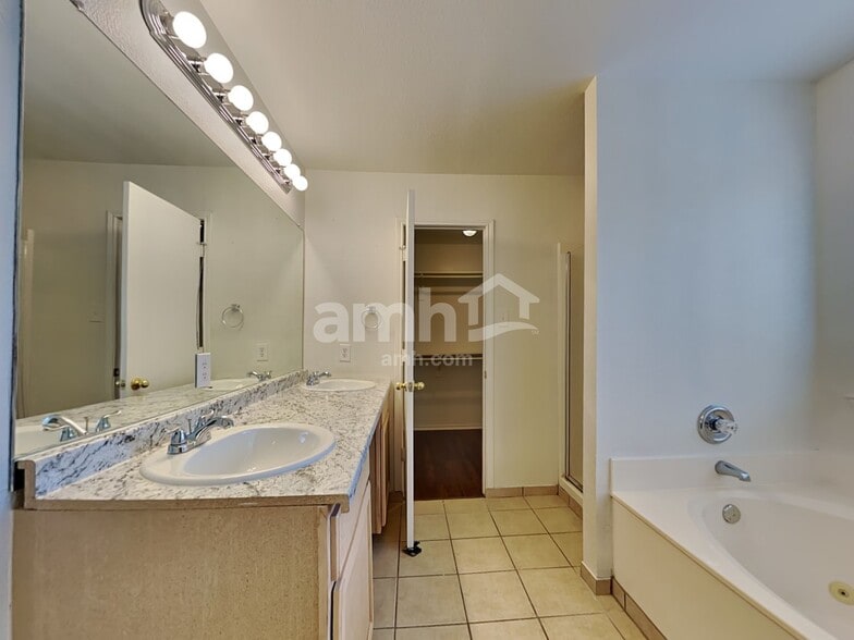 Building Photo - 512 Timber Dr