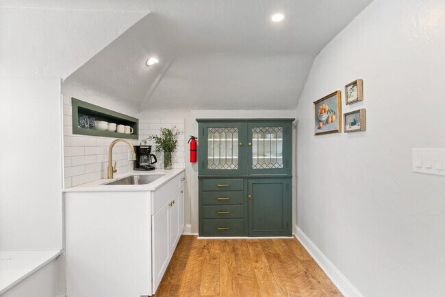 Building Photo - 2619 E 12th Ave