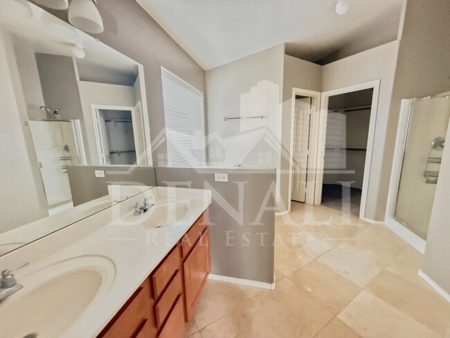 Building Photo - 4330 E Cottonwood Ln