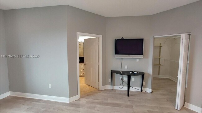 Building Photo - 1115 N 17th Ave