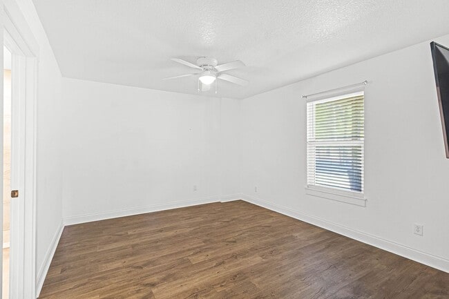 Building Photo - New Rental!