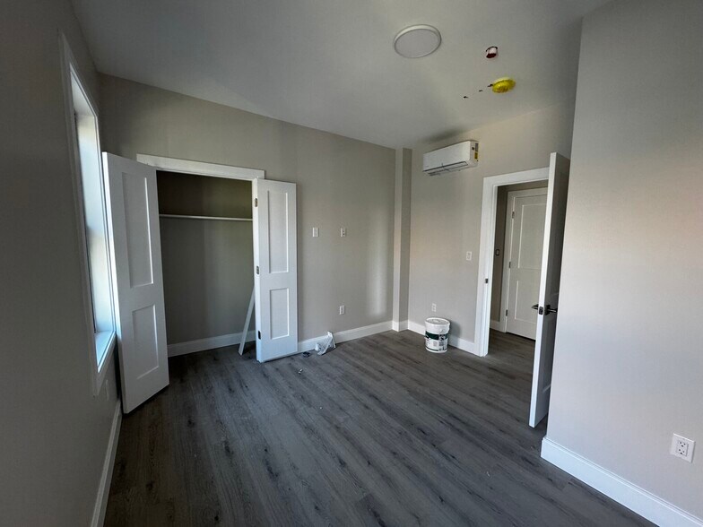 Building Photo - 56 Sachem St