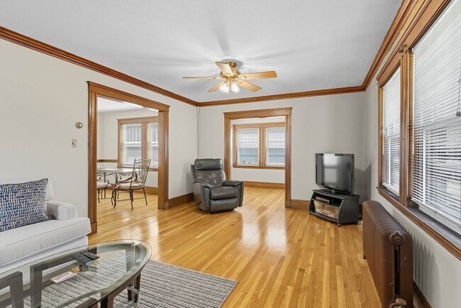 Building Photo - 40 Cottage Park Rd