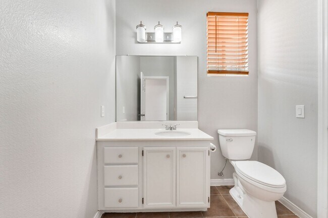 Building Photo - SUMMERLIN HOME, 3 BEDROOMS, LARGE BACKYARD, MINUTES FROM DOWNTOWN SUMMERLIN