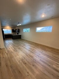 Building Photo - 2874 Kiesel Ave