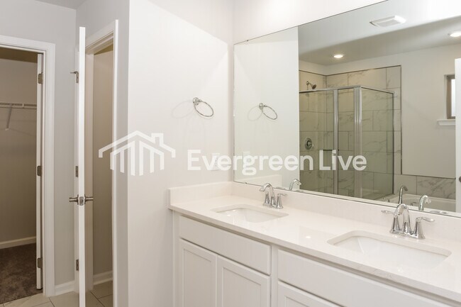 Building Photo - 103 Cool Cir