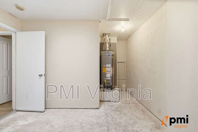 Building Photo - 1002 Nicklaus Dr