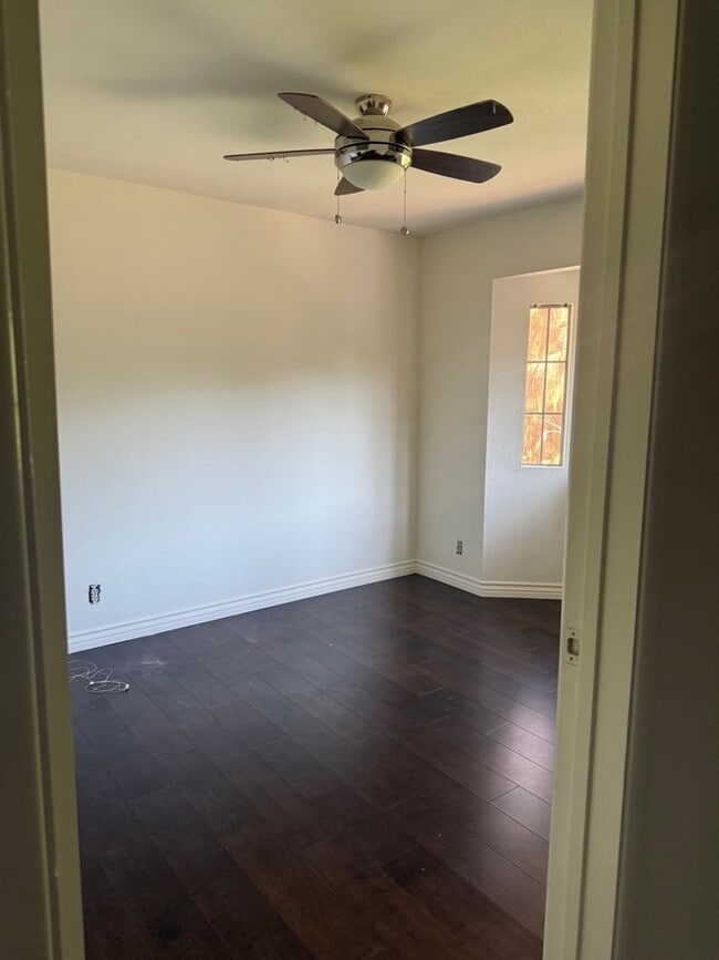 Building Photo - SPACIOUS AND BRIGHT 2 BED +2.5 BATH CONDO!...