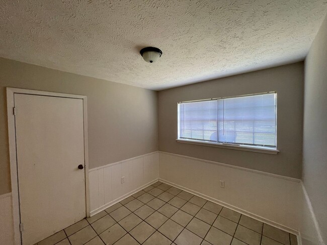 Building Photo - 5731 Horton Ave