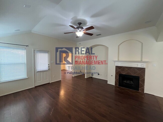 Building Photo - Spacious Single Story Home in a Great Loca...