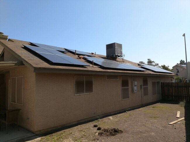 Building Photo - Henderson 4 Bedroom