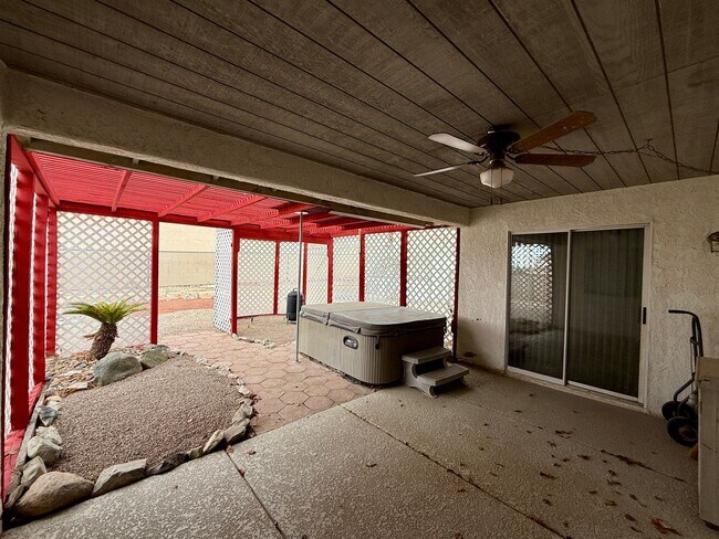 Building Photo - 3167 Daytona Ave