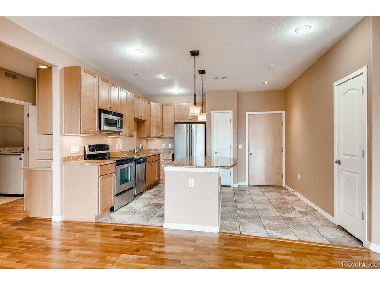 Building Photo - 10176 Park Meadows Dr