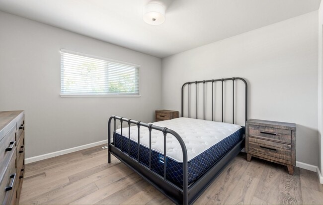 Building Photo - Spacious 3 BD / 2 BA Home with Beautifully...