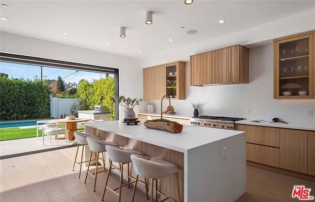 Building Photo - 4453 Gentry Ave