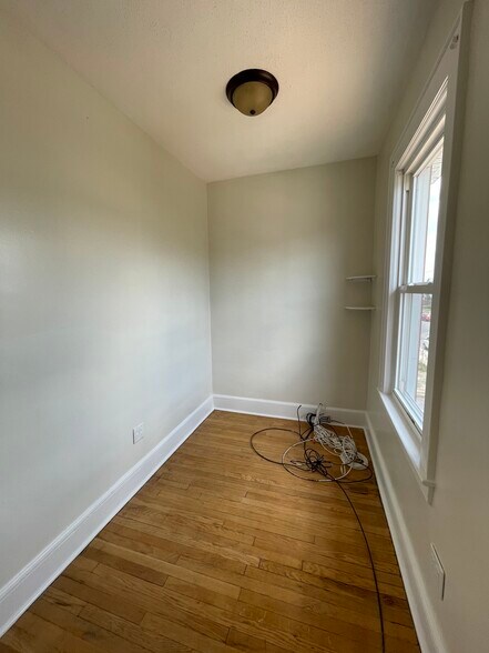 Building Photo - 1018 Kilsyth Rd