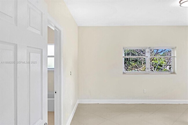 Building Photo - 2620 NE 214th St