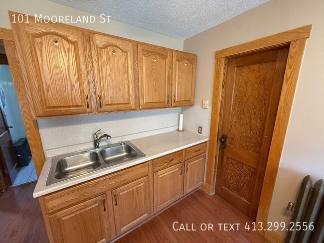 Building Photo - 101 Mooreland St