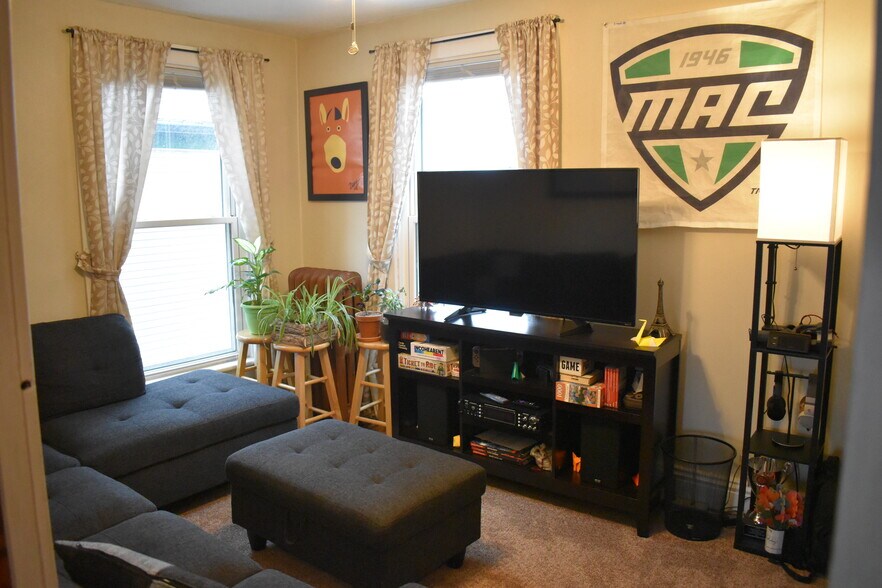 Building Photo - 34 S Adams St