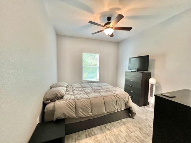 Building Photo - 2100 Pomegranate Ct