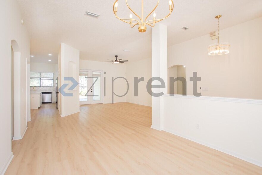 Building Photo - 10721 Long Cove Ct