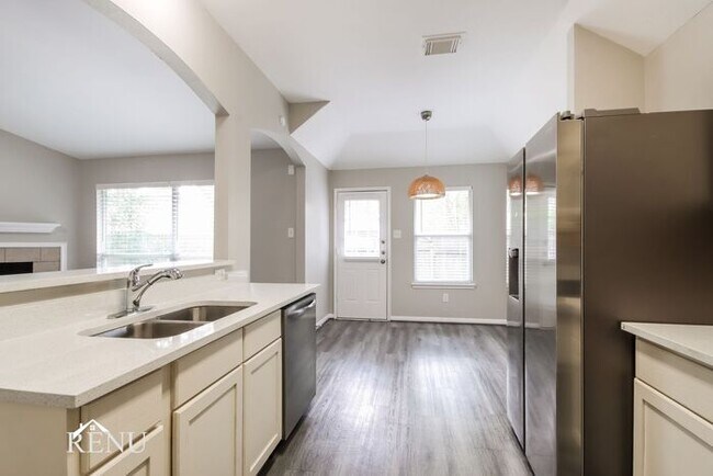Building Photo - 4002 Old Pine Grove Dr