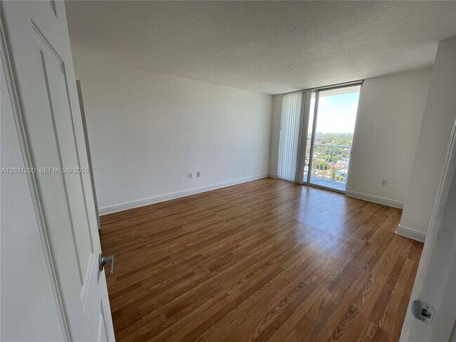 Building Photo - 3000 Coral Wy