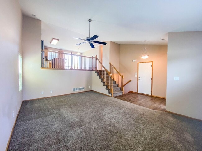 Building Photo - 450 SE Westgate Dr