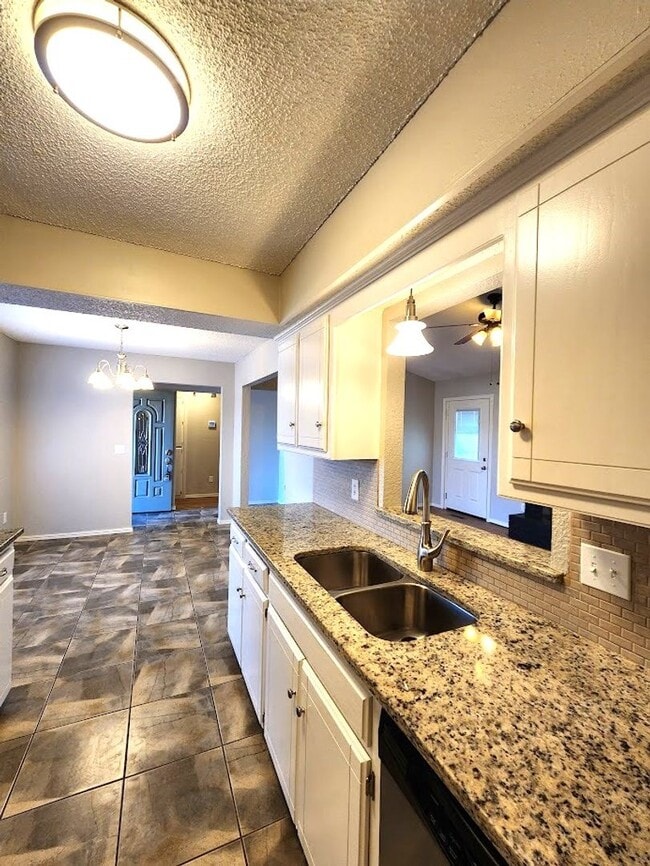 Building Photo - 3 Bed 2 Bath Home-Choctaw Trails Sec I Addition