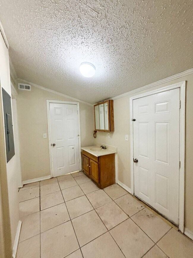 Building Photo - 1441 Cleveland St