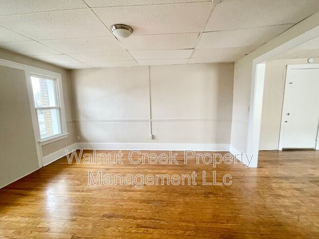 Building Photo - 810 E Erie Ave
