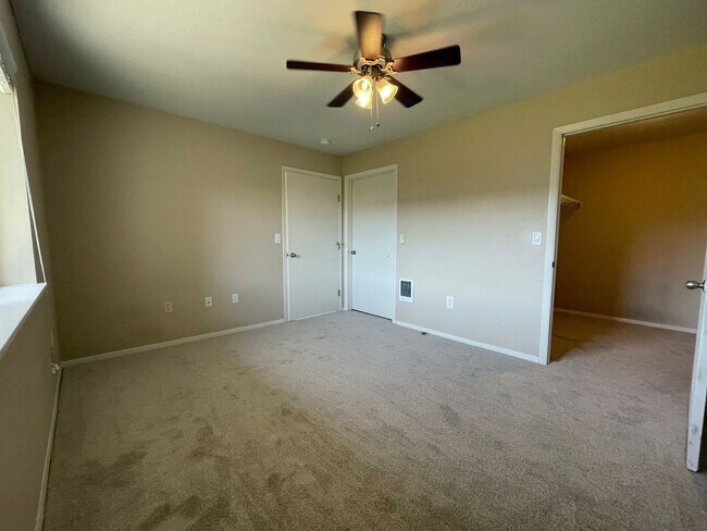 Building Photo - Fantastic Main Level Condo w/Garage, Patio...