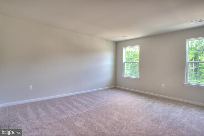 Building Photo - 2506 EMBER Ln