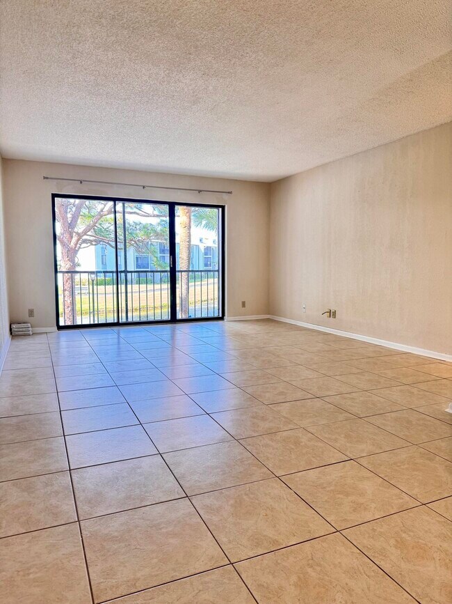 Building Photo - 1015 Green Pine Blvd