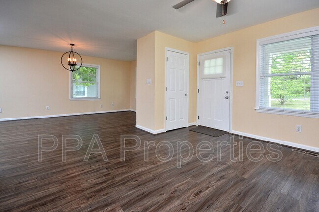 Building Photo - 2408 Francis St