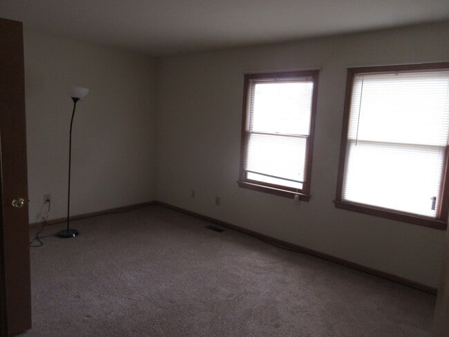 Building Photo - York Crossing Town Houses