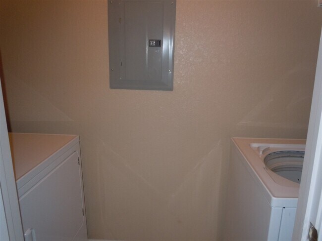 Building Photo - 130 Old Town Pkwy