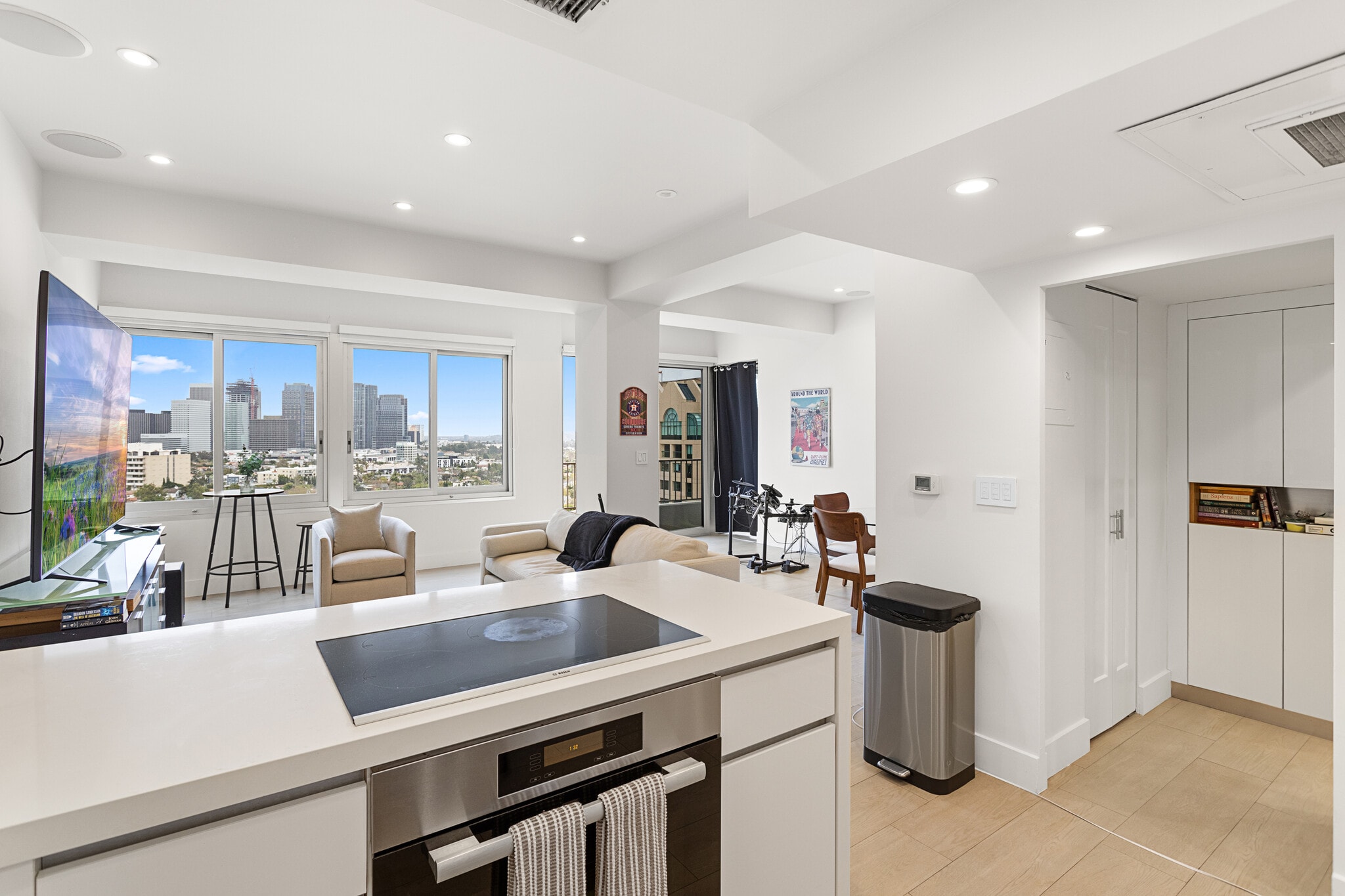 Building Photo - 10501 Wilshire Blvd