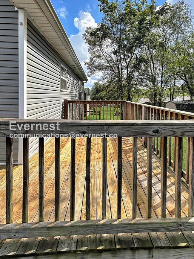 Building Photo - 908 E 16th Ave