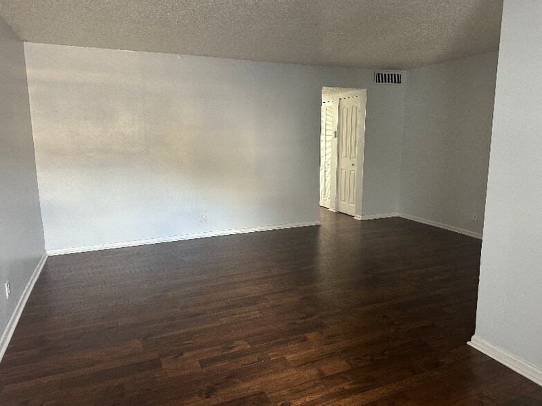 Building Photo - 5741 SW 36th Ct