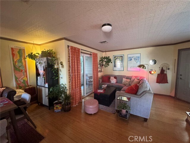 Building Photo - 428 N Hollywood Way