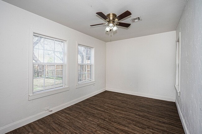 Building Photo - 2 Bed/1 Bath Home Near OCU!